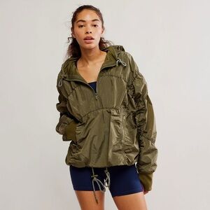 Women's Free People Movement Light Packer Hike Pullover Medium New without tags